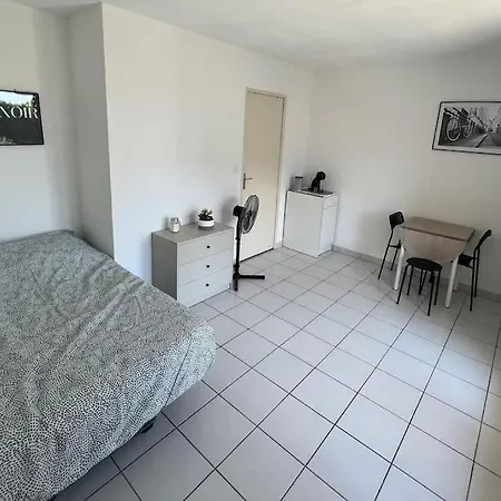 Le Studio 36 A Nimes, Wifi, Balcon