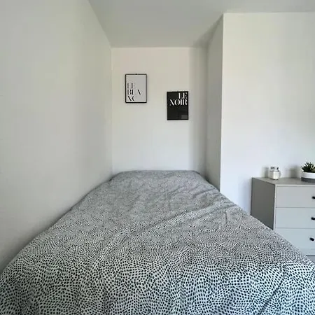 Le Studio 36 A Nimes, Wifi, Balcon アパート